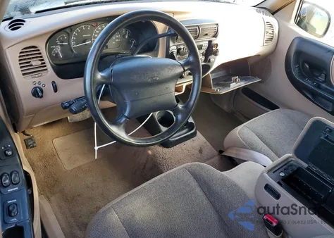 2000 Ford Ranger Super Cab z USA, uszkodzony, nr VIN 1FTZR15V6YPA85419